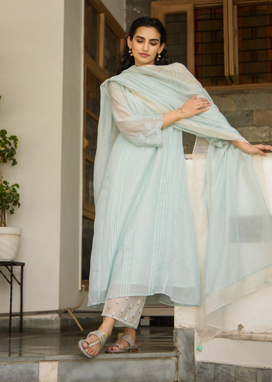 June - The blue and white suit set