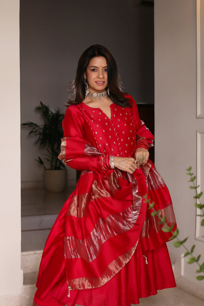 Gauri Mehta and Rishu Dhawan in Jannat - The Red Anarkali Set