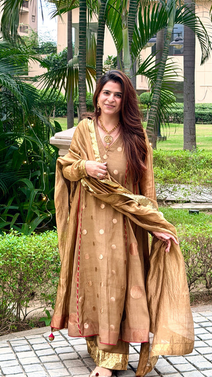 Dua - The Mehandi and Gold Kurta Set