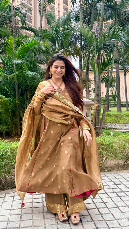 Dua - The Mehandi and Gold Kurta Set