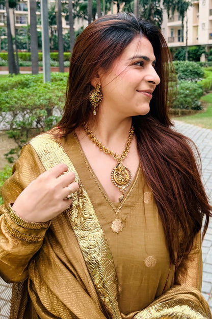 Dua - The Mehandi and Gold Kurta Set