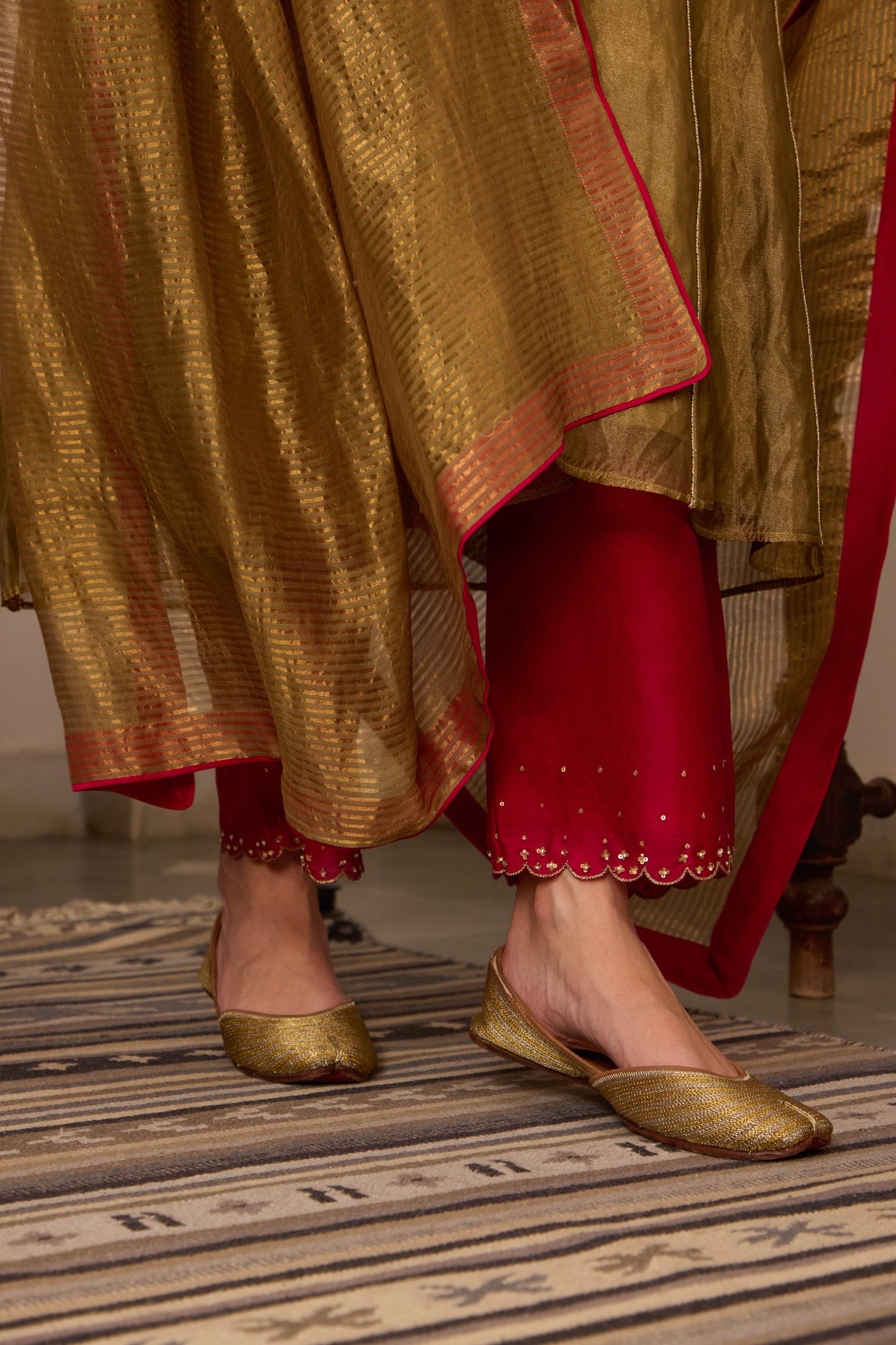 Nilambari - The Gold Tissue Set