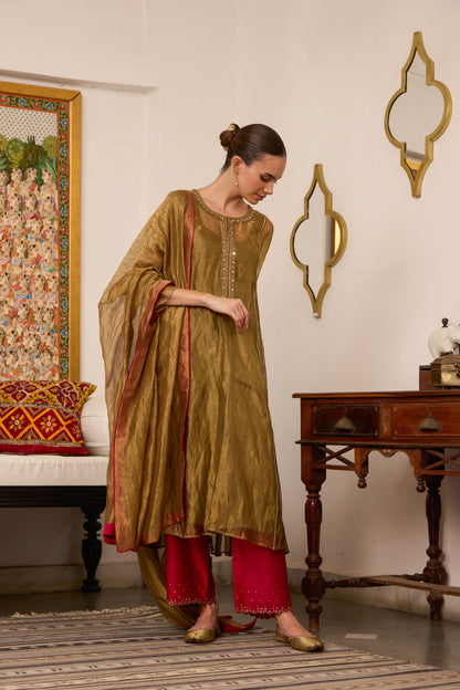 Nilambari - The Gold Tissue Set
